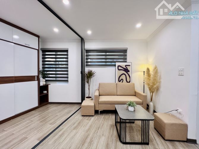 LÔ GÓC 3 THOÁNG - CHO THUÊ 2.4 TỶ/NĂM - 8 TẦNG 1 HẦM - SỔ VUÔNG HOA HẬU - 4X TỶ - 2