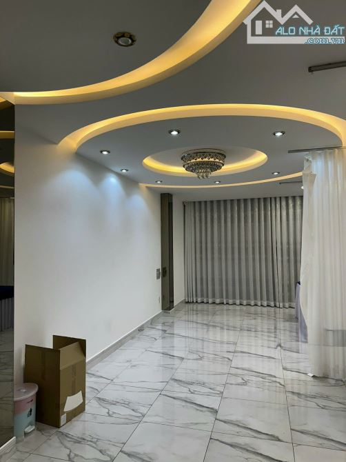 Cho thuê tòa nhà 34 Nguyễn Văn Cừ, Quận 1 – Vị trí trung tâm, giá thuê tốt - 2