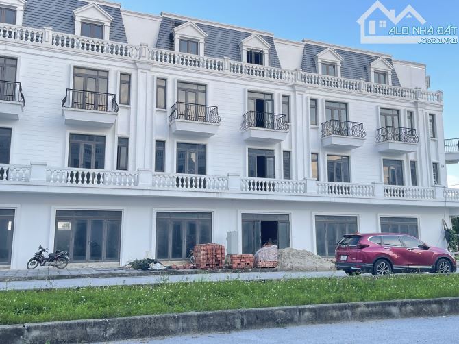 CẦN TIỀN BÁN NHANH CĂN Shophouse KĐT Quảng Phú. - 2