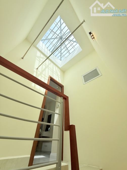 Nhà mới đẹp Sư Vạn Hạnh, Quận 5, 2 lầu, 2 phòng ngủ, 3 vệ sinh, chỉ 3.38 tỷ - 2
