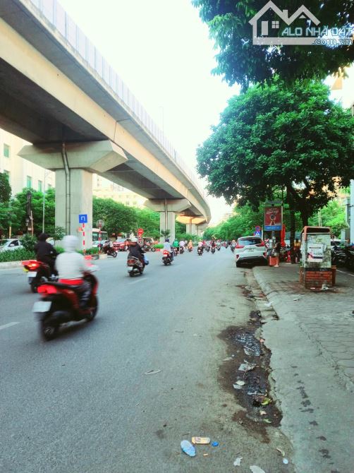 Bán nhà mặt phố Hào Nam 73m2 vị trí đẹp vỉa hè rộng kinh doanh tốt 29 tỷ - 2