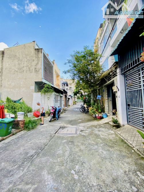 PHÚ HỮU - ĐẤT ĐẸP VUÔNG A4 PHÂN LÔ 51m2 GIÁ 3 TỶ 1 - 2