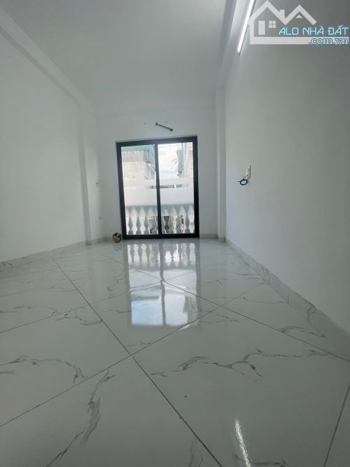 🔥 HIẾM! ĐỨC GIANG - 30M² - 5 TẦNG - Ô TÔ TRÁNH - 7,65 TỶ! - 2