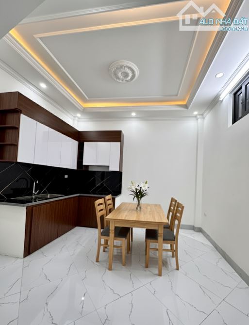 🏡 MỄ TRÌ – NHÀ ĐẸP TÂM HUYẾT - MỚI KÍNH KOONG – VỊ TRÍ KHÔNG CÓ CĂN THỨ 2 - 40M2 C.H.Ỉ  H - 2