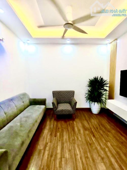 NGÕ TRƯỚC NHÀ RỘNG THÊNH THANG - 4 NGỦ THỪA CÔNG NĂNG - LÔ GÓC   Thịnh Lệt : 40m - 5 tầng - 2