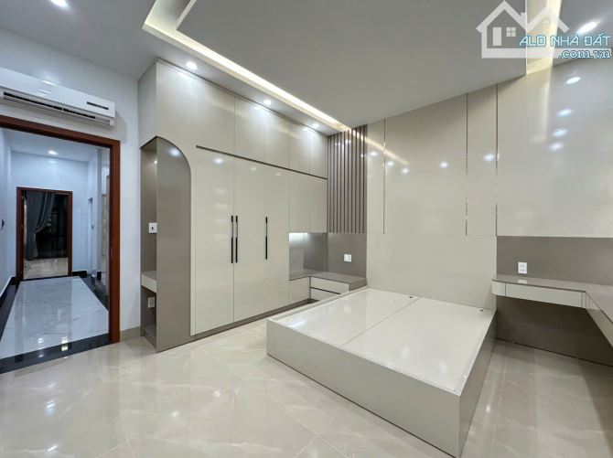 Tuyến 2 Quán Nam  92m² x 5T Thang Máy - 2