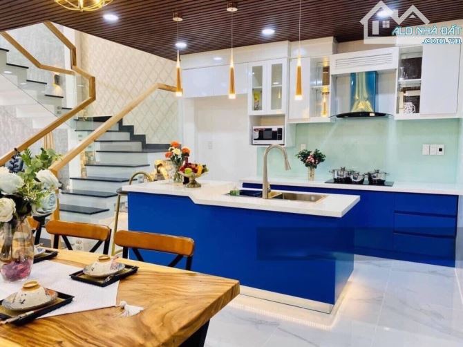 HÀNG NGON ! Nhà đường Đồng Đen (ngay công viên Bàu Cát), 4x18m, 3 tầng giá chỉ còn 11,5 tỷ - 2