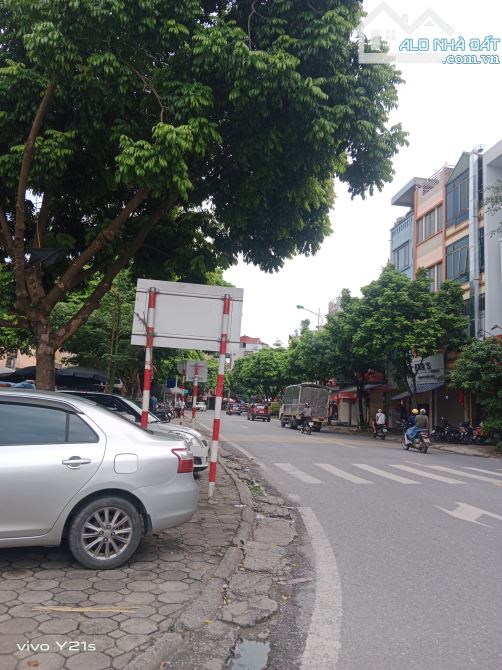PHÂN LÔ - VỈA HÈ - Ô TÔ TRÁNH - KINH DOANH - NHÀ ĐẸP Ở NGAY - TẶNG NỘI  THẤT. - 2
