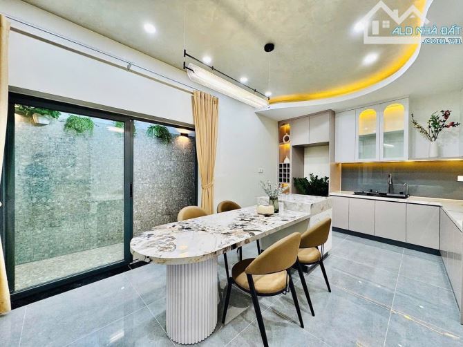 UỲNH VĂN BÁNH • TRẦN HUY LIỆU • NHÀ ĐẸP 3 TẦNG • 61m2 • 3PN 4WC • SÂN ĐỂ XE RIÊNG BIỆT - 2