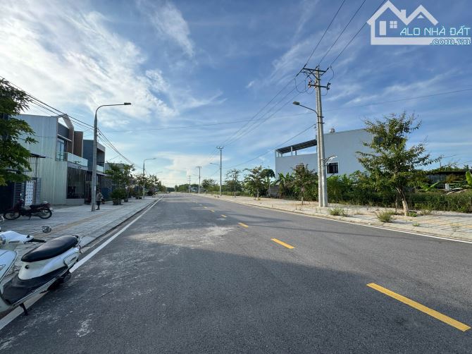 1 LÔ HÒA THUẬN DT 100m2- Gía HỢP LÍ- Đường nhựa rộng 22,5m - 2