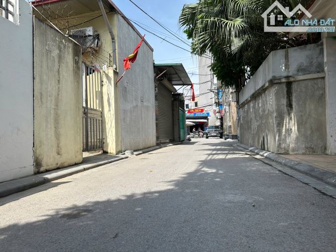 ĐẤT ĐẸP  VUÔNG NHƯ TỜ A4 - ĐƯỜNG THÔNG TỨ PHÍA- SÁT  LỐI RA CỦA CẦU THƯỢNG CÁT- - 2