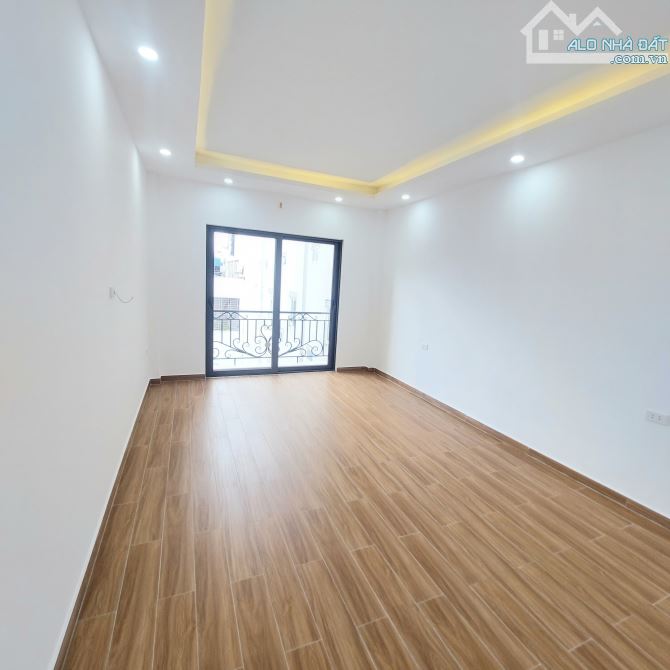 NHÀ ĐẸP Ở NGAY KIM GIANG - KHƯƠNG ĐÌNH 36M 5 TẦNG TRƯỚC NHÀ THOÁNG SÁNG - 2