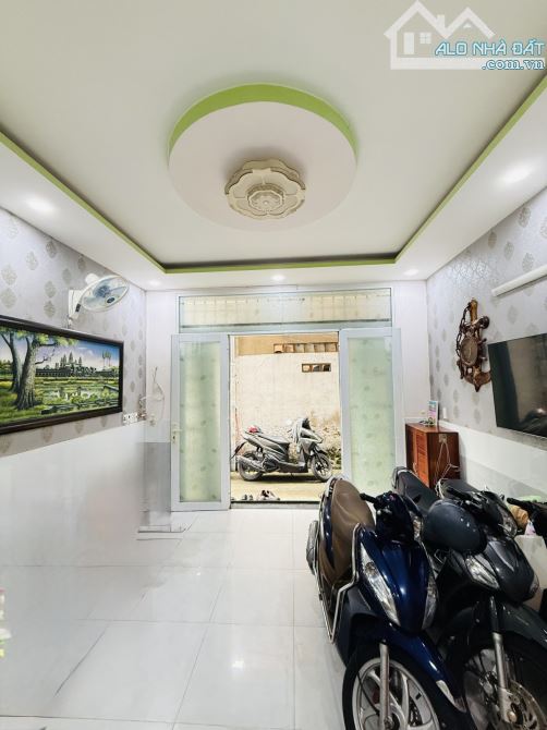NGUYỄN SƠN – CÁCH HXH 1 CĂN – 3 TẦNG – NỞ HẬU CHỈ 3.9 TỶ - 2