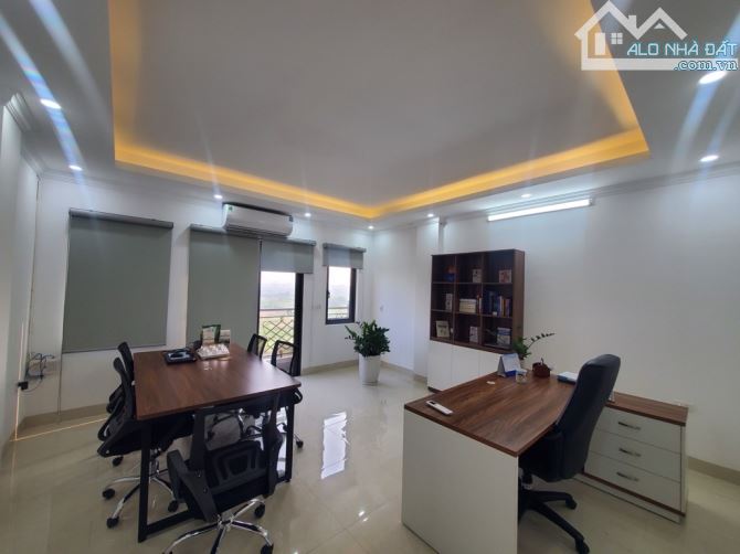 Bán nhà chính chủ , Cầu Giấy 58m2 x MT5m ô tô tránh , giá tốt 21.8 tỷ - 2