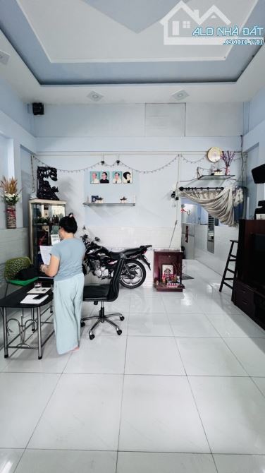 Quốc lộ 1A, Tân Quý Tây, Bình Chánh. DT 5 x 16,5 có 3PN. Giá 3,75 tỷ TL.  XE HƠI ĐỖ CỬA + - 2