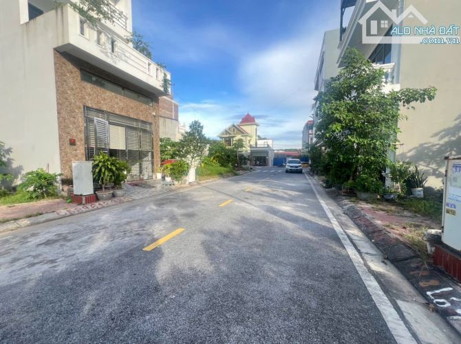 Lô góc 198m2 khu biệt thự đấu giá Kha Lâm 3 - Ngang 13,5m - Đường 13m - 2