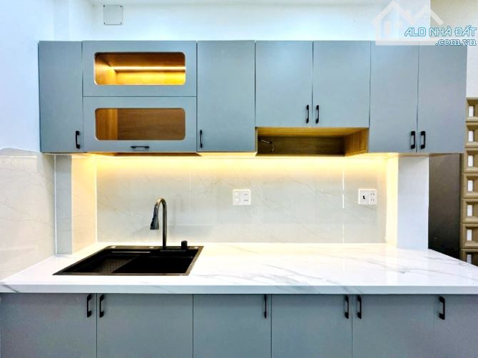 Cần bán nhà đẹp 3 lầu sân thượng hẻm Lê Quang Định, Bình Thạnh. - 2