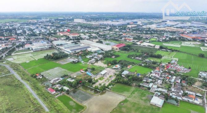 Lô đất ngay trong trung tâm Bến Lức - Long An mặt tiền chỉ 2tỷ, diện tích 200m2 - 2