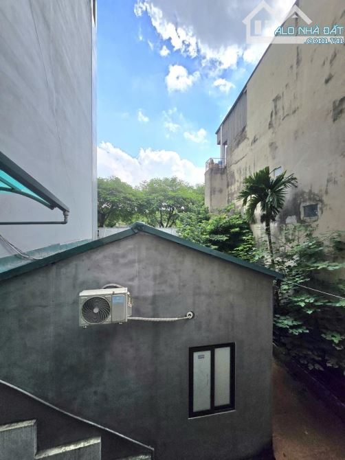 🔥 ĐẤT DUY NHẤT MẶT PHỐ NGUYỄN ĐÌNH HOÀN – DT 196m² – MT 7.6m – GIÁ 90 TỶ 🔥 - 2