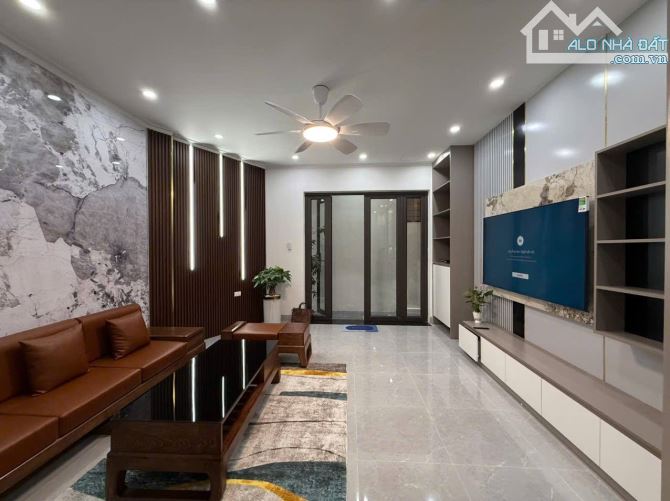 Chính chủ bán nhà 5 tầng phố Hoàng Quốc Việt 65m chỉ 13.7 tỷ Cầu Giấy - 2
