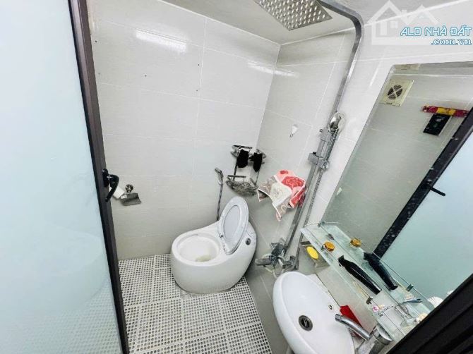 ĐỘI CẤN 22M x7 TẦNG CHỈ 5,85 TỶ-LÔ GÓC,3 THOÁNG,NGÕ THÔNG,GẦN PHỐ,TRƯỚC NHÀ 4M - 2