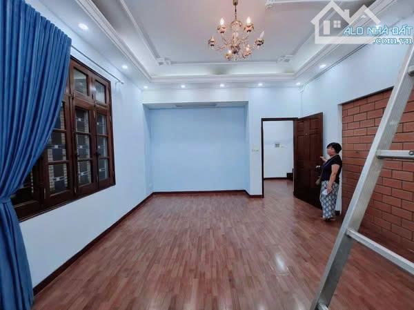 Cho thuê nhà ngõ 195 phố Đội Cấn dt 45mx 5 tầng, ô tô đỗ quanh nhà, 16tr/th - 2