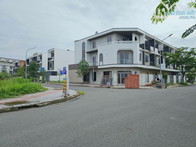 🎁 Bán nhà thô 1 trệt 2 lầu – 95m² – KDC Bửu Long 3 – 5,3 tỷ  ✔️ Vị trí: Đường F5, gần côn - 2