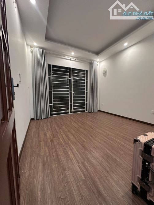 Bán nhà đường bờ Sông Sét ô tô đỗ cửa, ngõ thông, nội thất đẹp, 45m 5 tầng chỉ 9.5 tỷ - 2