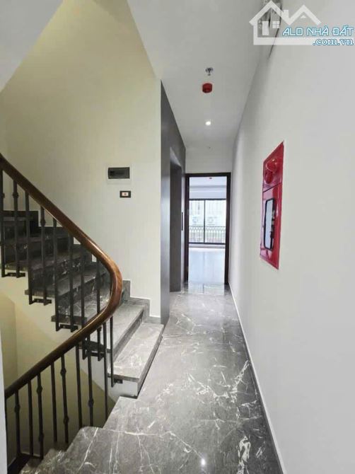 HOÀNG QUỐC VIỆT -  NHÀ MỚI PHÂN LÔ - GARA - 7 TẦNG THANG MÁY - KINH DOANH - 2THOÁNG - 57/6 - 2