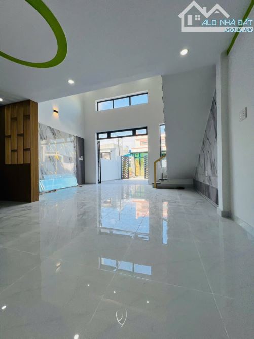 Bán nhà trả góp qua ngân hàng lãi suất thấp sổ riêng thổ cư 100% Đối diện chợ Tân Bình - 2