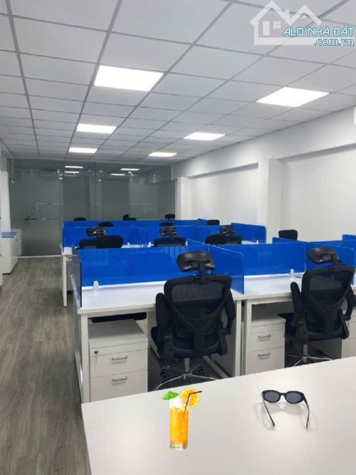 BÁN ĐẤT TẶNG NHÀ HAI MẶT TIỀN 127M2 - D5 DÒNG TIỀN 30TR - GIÁ 21 TỶ TL - 2