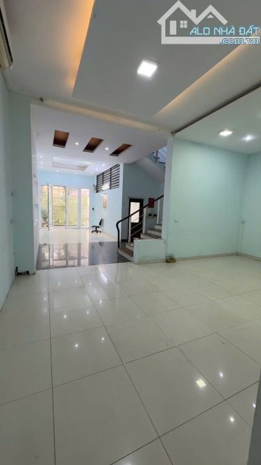 Chu thuê biệt thư Nguyễn Cơ Thạch 130m2, 4 tầng, sân vườn. - 2
