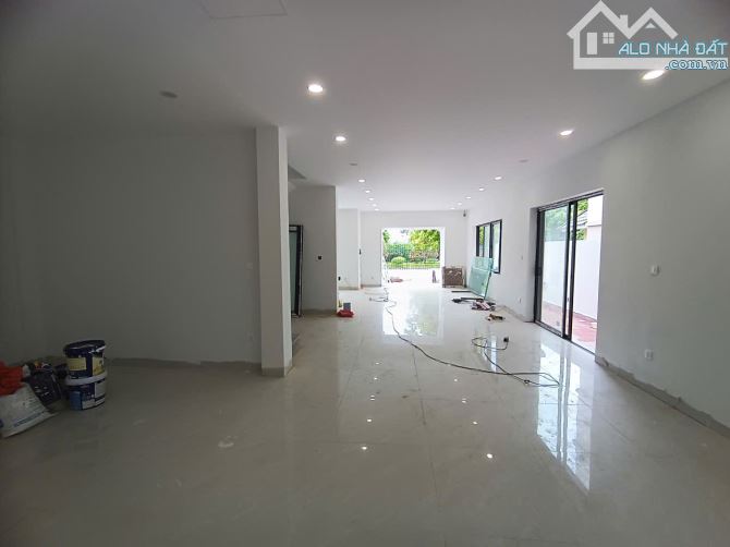 Cho thuê nhà KĐT Dương Nội, DT 218m2, 4 tầng 1 hầm thông sàn, thang máy. ô tô đỗ thoải mái - 2