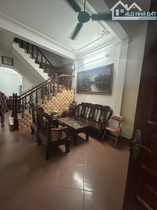 Đầu tư, Bán nhà Vạn Phúc, Hà Đông, 38m2 x 4T x dân xây chắc chắn, Ô TÔ đỗ trước nhà - 2
