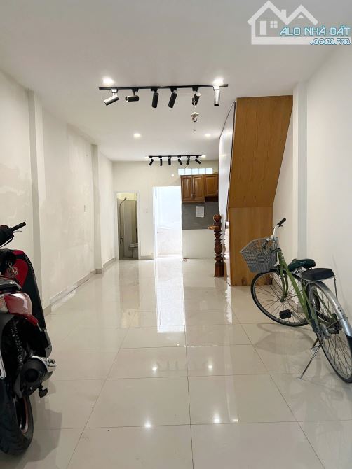 Nhà 2 tầng nở hậu xe ba gác tới cửa hẻm 125 Nguyễn Thị Tần P. Chánh Hưng. Giá 4.68 tỷ TL - 2