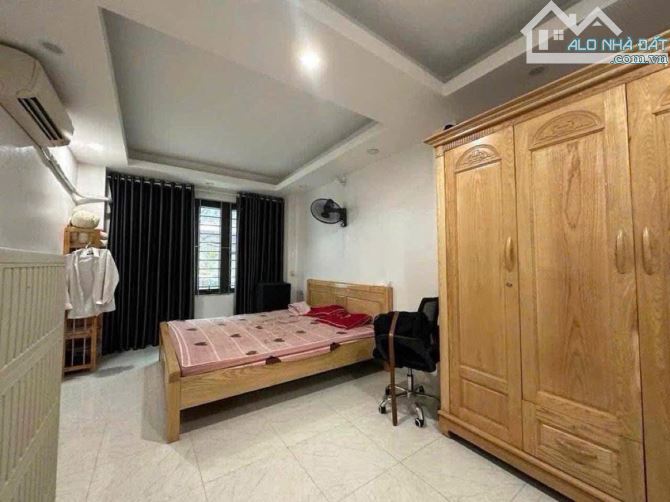 Nhà nằm tại vị trí cực đẹp ở Văn Chương 49m2, 5 tầng, MT 3.5m giá 13.1 tỷ - 2