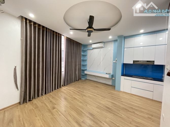 7.1 tỷ - nhà Thạch Bàn - ô tô đỗ cửa, vào nhà - 10m ra ô tô tránh - dân xây cực đẹp - 2