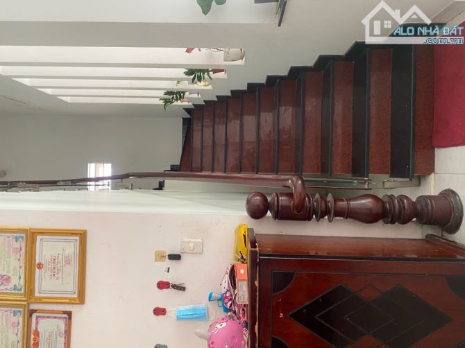 Hiếm! Quận 7. Nhà diện tích khủng HXH, 10x30m, 2 tầng, nhỉnh 18 tỷ - 1