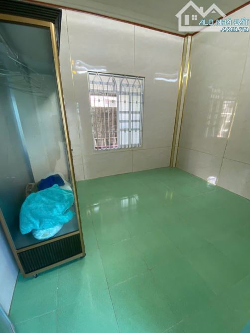 Cho thuê nhà DT : 288m2 , 3pn, 1wc , 1pk - 2