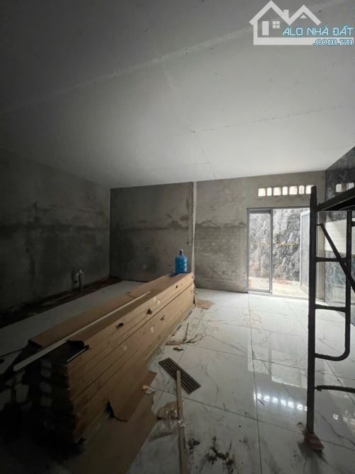 HƠN 5 TỶ - TỈNH LỘ 10-127 M2 - NGANG 6M - 2 TẦNG MỚI - ĐƯỜNG NHỰA 8M KHU PHÂN LÔ CAO TẦNG- - 2