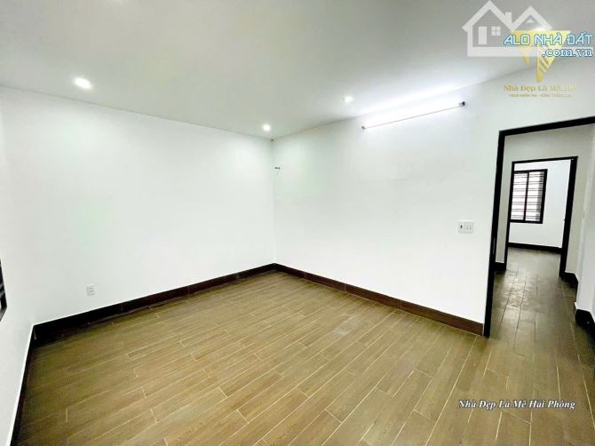 Bán nhà 3 tầng xây mới sân chung rộng rãi Hồ Sen - 2