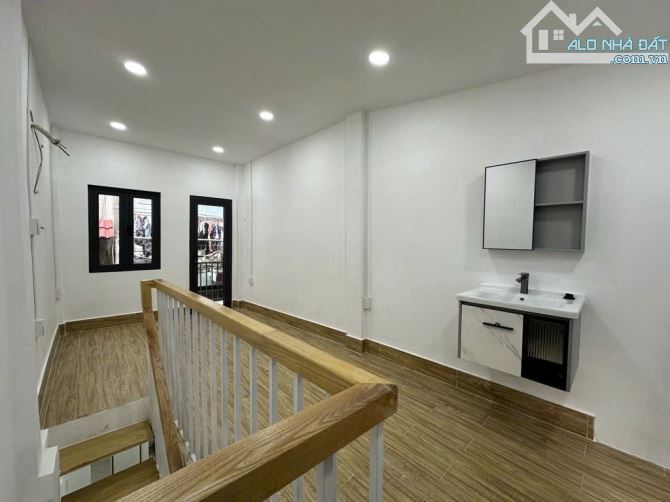 TRẦN HƯNG ĐẠO Q1 2 MẶT HẺM 3M NHÀ 2 TẦNG ĐÚC DT 18M² 3X6 NHÀ MỚI ĐẸP NHỈNH 2TỎI - 2