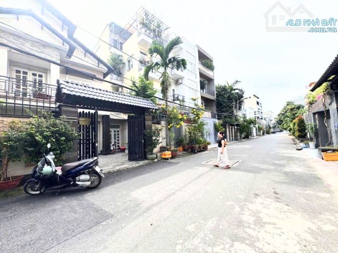 C/ỰC HIẾM – NGANG 10M – KHU PHÂN LÔ ĐỒNG BỘ –210M2-  HẺM NHỰA XE TẢI TRÁNH - 2