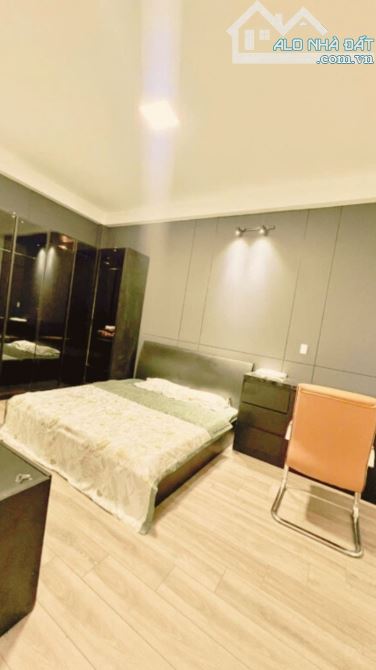 🔥 BÁN NHÀ CMT8, Q.3 - 4 TẦNG + HẦM, HẺM 10M, SỔ 90M² - 15.X TỶ. - 2