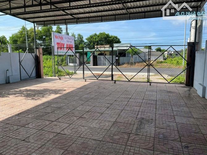 CẦN BÁN NHÀ NGHỈ NẰM TRÊN TRỤC ĐƯỜNG CHÍNH RA BIỂN HỒ TRÀM KHU DÂN CƯ CÁCH BIỂN 2,7km - 2
