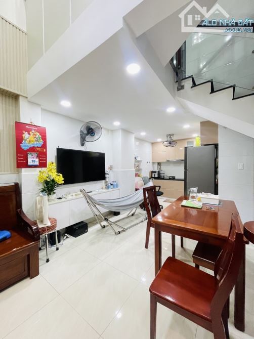 Thống nhất . HẺM 🚘 . 4 TẦNG BTCT. 32M2 . 5PN. SỔ A4 . KO QUY HOẠCH . KO LỘ GIỚI . - 2