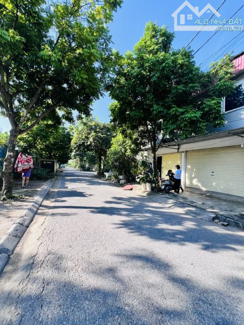 BÁN NHÀ ĐÔNG DƯ GIA LÂM-NHÀ TO-LÔ GÓC-PHÂN LÔ VỈA HÈ-NGÕ THÔNG 200M2-21,5 TỶ - 2