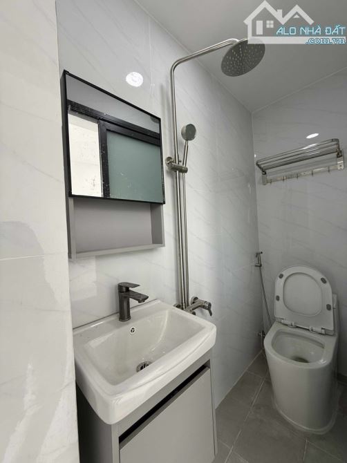Giáp bình thạnh . 3 tầng . 3pn. 3wc. Full nội thất . Gần chợ gò vấp - 2