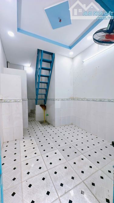 Nhà 3 tầng - Đoàn Như Hài - sd 33m2 - Ngay khu hành chính Q4. - 2