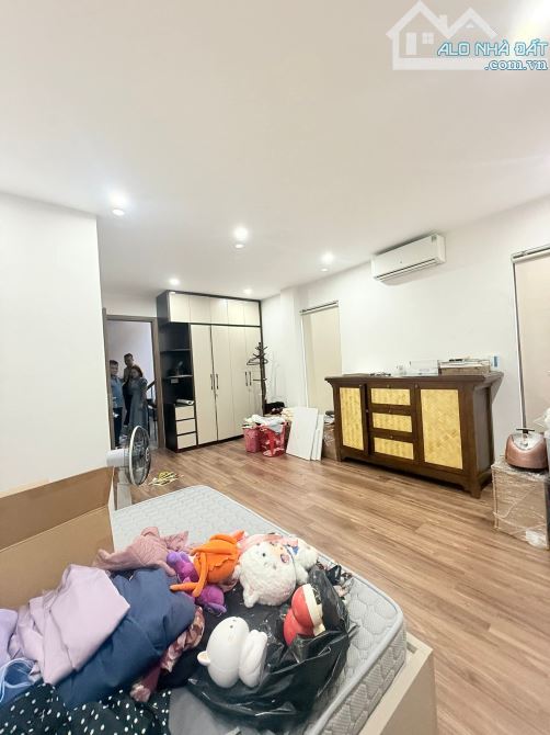 BÁN CĂN NHÀ 41M ,6TẦNG THANG MÁY LÔ GÓC XÂY TÂM HUYẾT SỔ NỞ HẬU ,NGÕ GẦN OTO,GIÁ CHỈ 13 tỷ - 2
